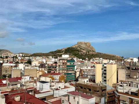 Flat / apartment in Ronda del Castillo, Mercado, Alicante / Alacant