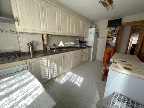 Flat / apartment in Calle Víctor de la Serna, Ciudad de Asís, Alicante / Alacant