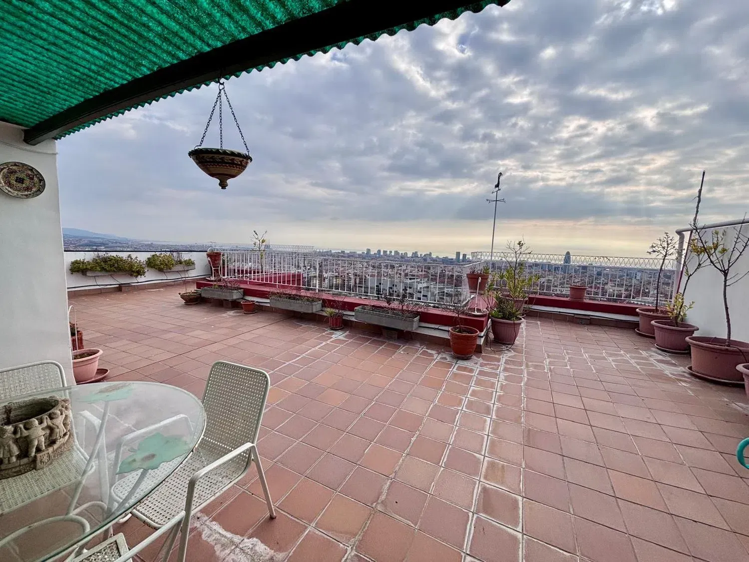 Penthouse in Avenida de la Mare de Déu de Montserrat, El Guinardó, Barcelona