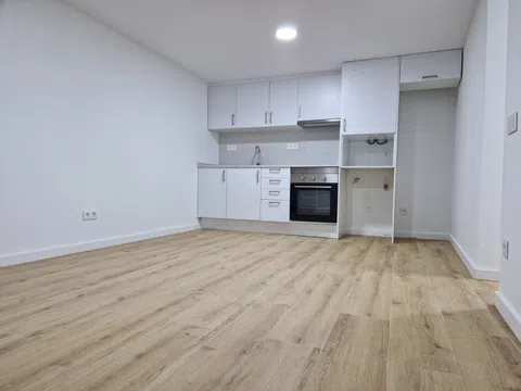 Flat / apartment in Calle de Queixans, El Carmel, Barcelona