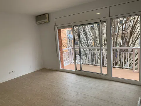 Flat / apartment in Travesía de les Corts, La Maternitat i Sant Ramon, Barcelona
