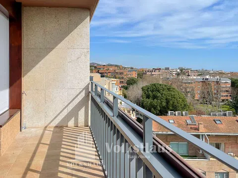 Flat / apartment in Calle del Bisbe Català, Pedralbes, Barcelona