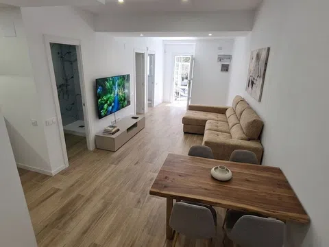 Flat / apartment in Calle de Vidal i Guasch, 97 -83, Les Roquetes, Barcelona