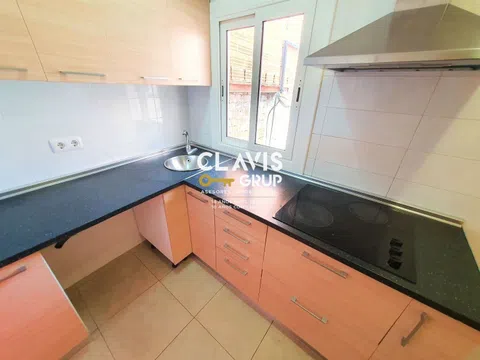 Flat / apartment in Calle d'Alonso Cano, Verdun, Barcelona