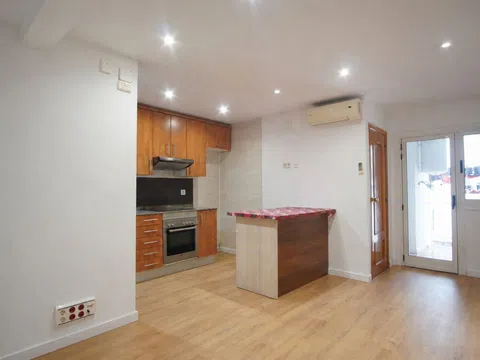 Flat / apartment in Estadella, El Bon Pastor, Barcelona