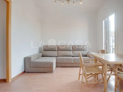 Flat / apartment in Calle del dos de Maig, El Camp de l'Arpa del Clot, Barcelona