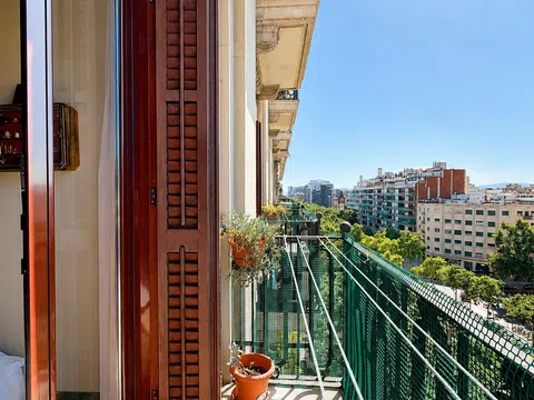 Flat / apartment in Gran Via de les Corts Catalanes, La Font de la Guatlla, Barcelona