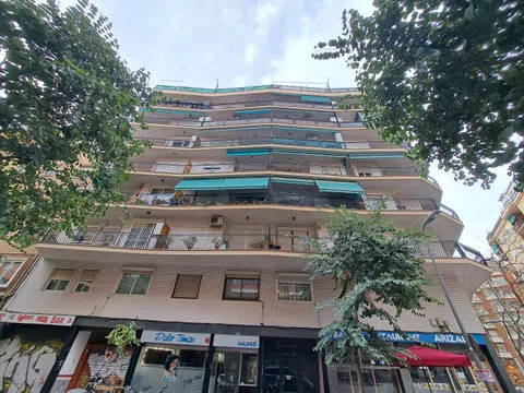 Flat / apartment in Calle de Roger, Sants - Badal, Barcelona