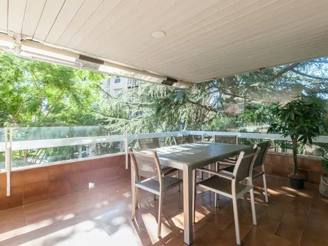 Flat / apartment in Calle del Doctor Roux, Les Tres Torres, Barcelona