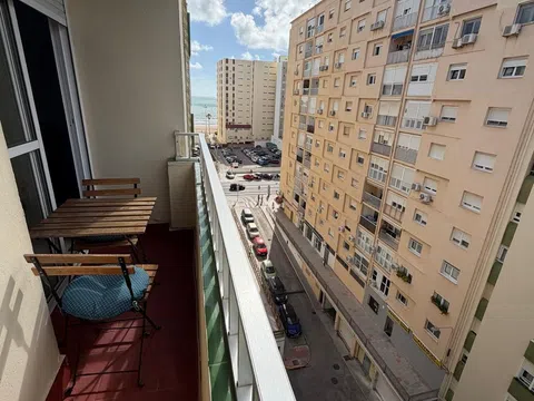Flat / apartment in Calle Pintor Godoy, 2, Zona Laguna, Cádiz