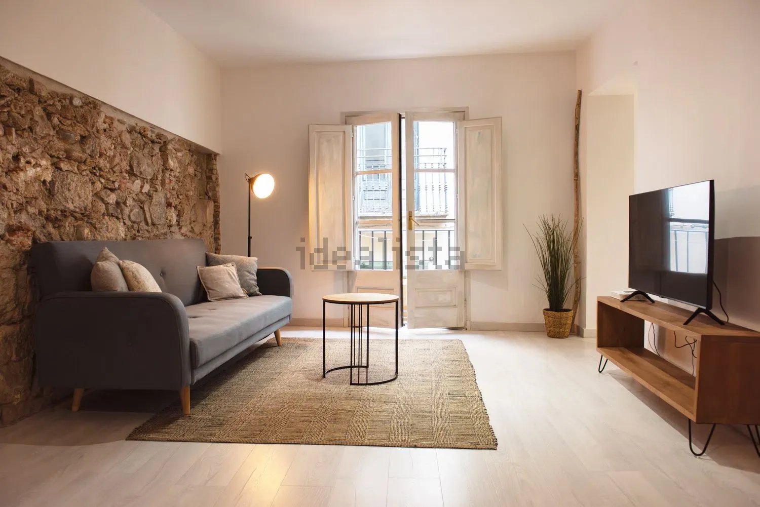 Flat / apartment in Calle de les Ferreries Velles, Barri Vell, Girona