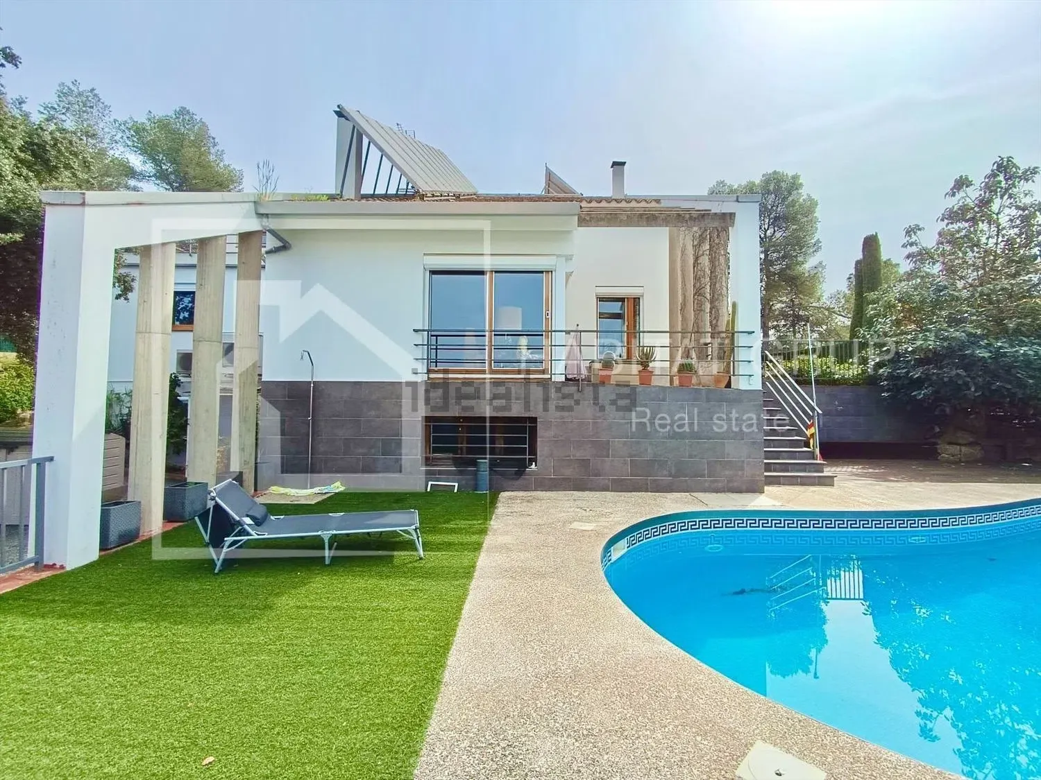 Detached house in Montjuïc, Girona