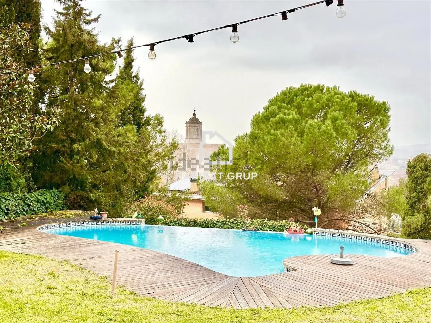 Detached house in Montjuïc, Girona
