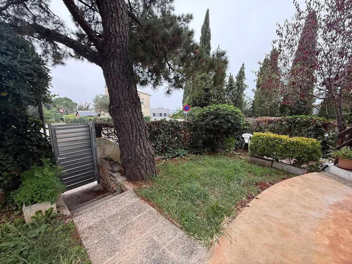 House in Ronda del Fort Roig, Montjuïc, Girona