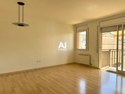 Duplex in Calle de la Maçana, Santa Eugenia, Girona