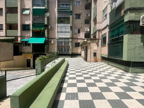 Flat / apartment in Calle Matilde Cantos, Parque Nueva Granada, Granada
