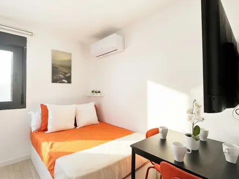 Studio in Calle de Garganchón, Aeropuerto, Madrid