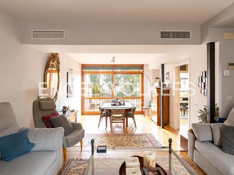 Detached house in Alameda de Osuna, Madrid