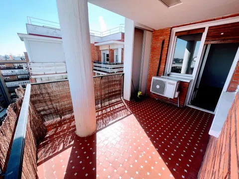 Flat / apartment in Calle de Enrique Larreta, Castilla, Madrid