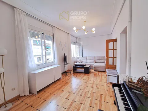 Flat / apartment in Calle de Fernández de los Ríos, Gaztambide, Madrid