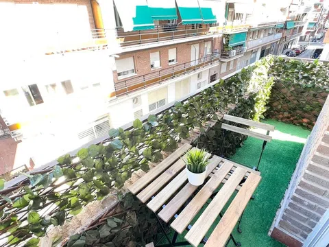 Studio in Calle de San Fidel, Pueblo Nuevo, Madrid