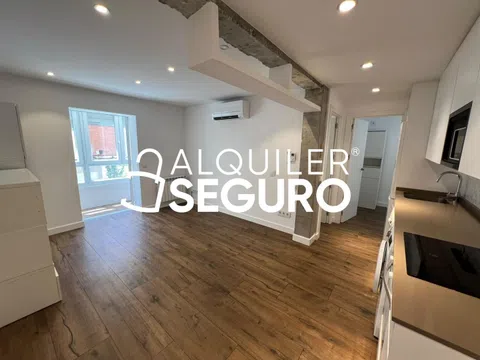 Flat / apartment in Calle de Ponferrada, Pilar, Madrid