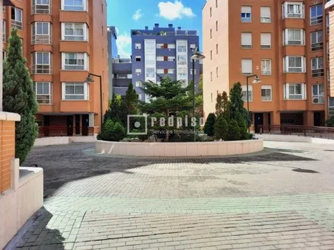 Flat / apartment in Calle Julio Casares, Sanchinarro, Madrid