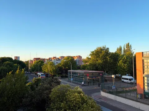 Flat / apartment in Calle de Sarasate, 10, Apóstol Santiago, Madrid