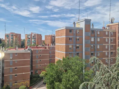 Flat / apartment in Calle de Tembleque, Aluche, Madrid
