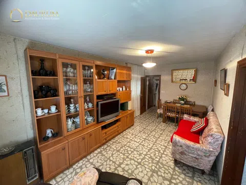 Flat / apartment in Calle de la Duquesa de Parcent, Lucero, Madrid
