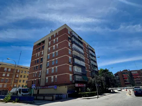 Flat / apartment in Calle de Villagarcía, Lucero, Madrid