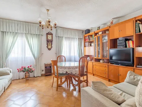Flat / apartment in Calle de Faustino Osorio, Los Cármenes, Madrid