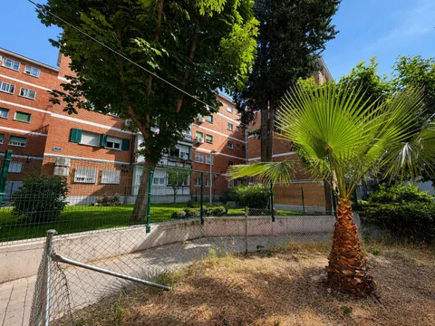 Flat / apartment in Calle de Escalona, Aluche, Madrid