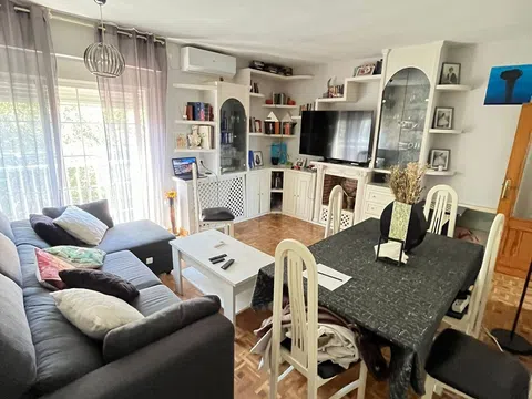 Flat / apartment in Calle de Azuaga, Valdezarza, Madrid
