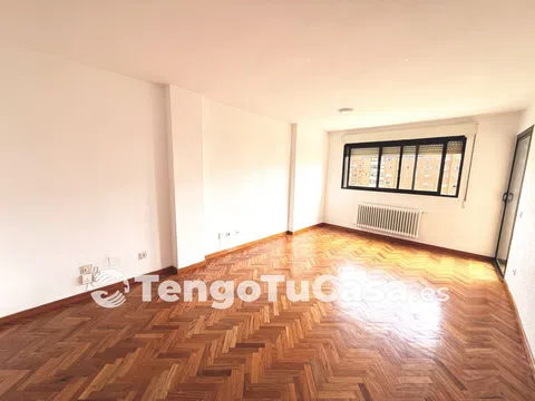 Flat / apartment in Calle Antonio Cumella, Marroquina, Madrid