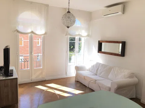Flat / apartment in Calle Julián Gayarre, 16, Jerónimos, Madrid