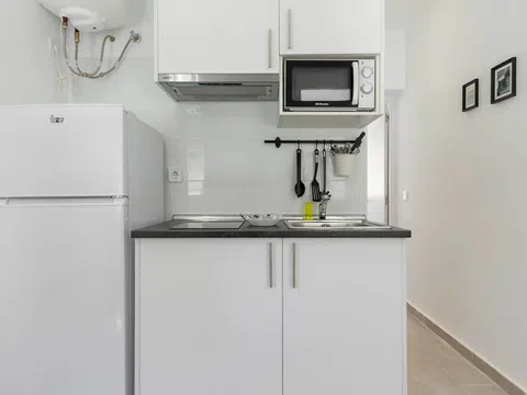 Flat / apartment in Calle de Santoña, Zofío, Madrid