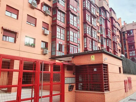 Flat / apartment in Calle del Alerce, 17 -23, 12 de Octubre-Orcasur, Madrid