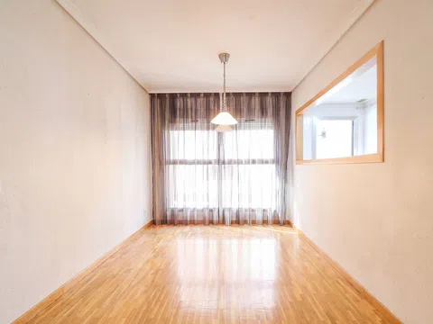 Flat / apartment in Calle de Omega, Valdebernardo - Valderrivas, Madrid