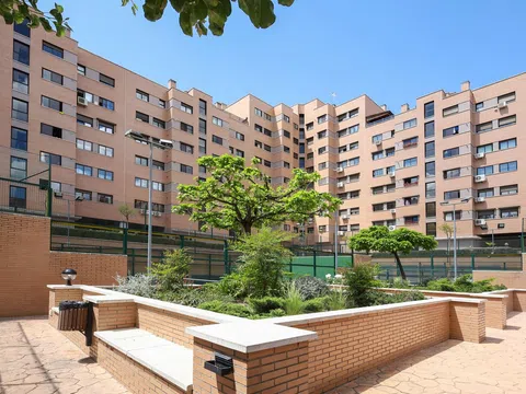 Flat / apartment in Calle de la Caliza, Valdebernardo - Valderrivas, Madrid