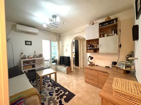 Flat / apartment in Calle de Villajimena, Ambroz, Madrid