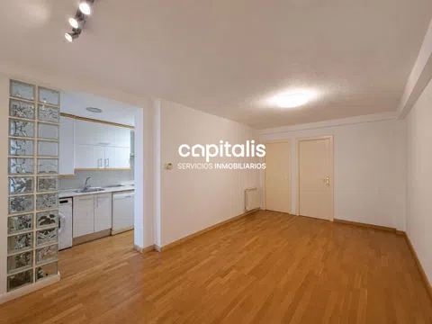 Flat / apartment in Calle Villalmanzo, Casco Histórico de Vicálvaro, Madrid