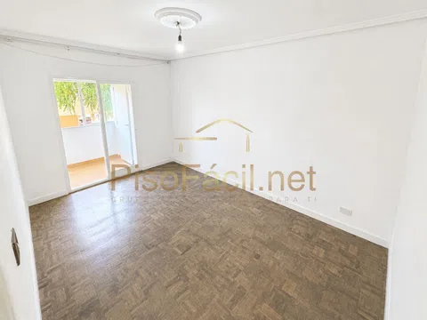 Flat / apartment in Calle de Paterna, San Cristóbal, Madrid