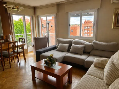 Flat / apartment in Calle de la Alianza, Los Rosales, Madrid