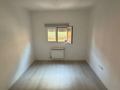 Flat / apartment in Calle Esperanza Macarena, Los Rosales, Madrid
