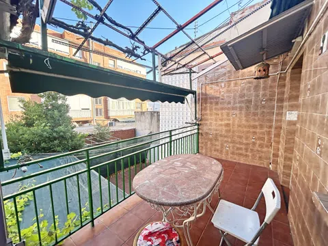 Flat / apartment in Calle Azufre, Los Rosales, Madrid