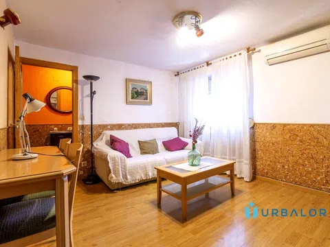 Flat / apartment in Calle de Juan José Martínez Seco, Los Rosales, Madrid