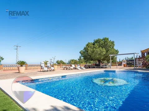 Detached house in Camino de las Viñas, Cortijo de Maza-Finca Monsalvez-El Olivar, Málaga