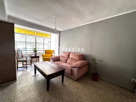 Flat / apartment in Calle Valle de Abdalajís, Santa Cristina - San Rafael, Málaga