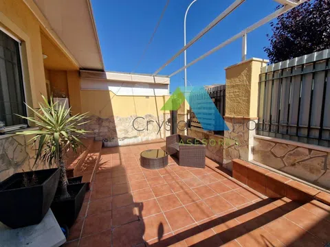 Detached house in Calle Bélgica, Polígonos - Recinto Ferial, Málaga